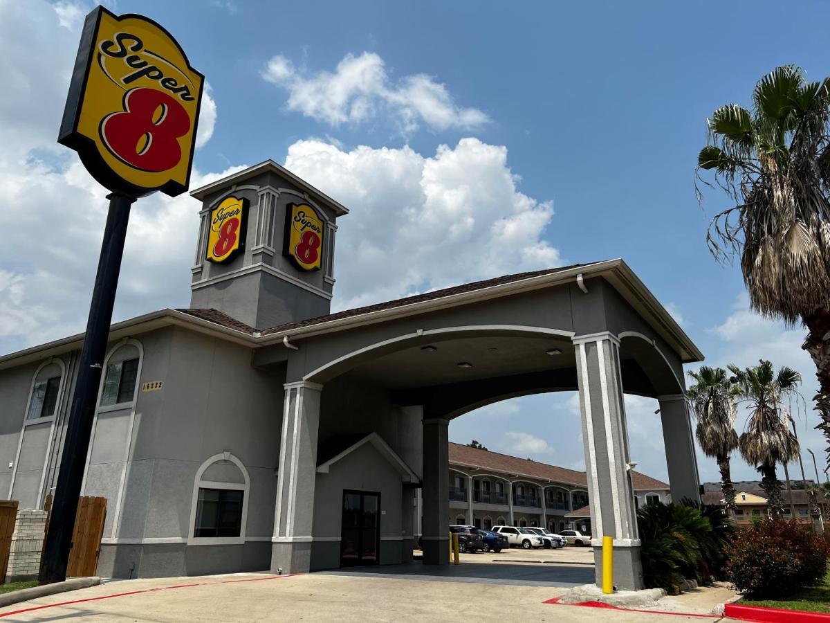 Super 8 By Wyndham Houston North I-45 Hotel Exterior photo