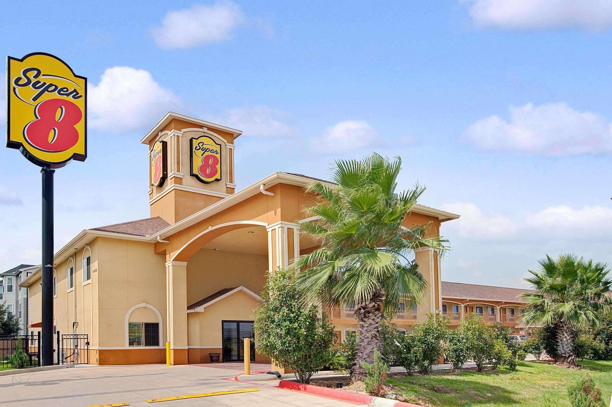 Super 8 By Wyndham Houston North I-45 Hotel Exterior photo